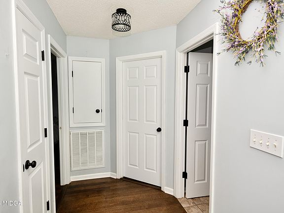 3rd image of 485 Ashville Dr