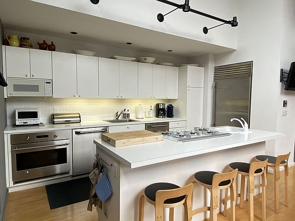 3rd image of 9 Whalers Ln