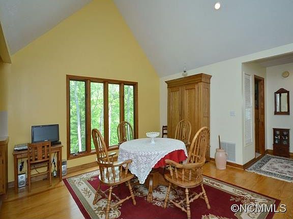 5th image of 222 Prestwood Ln