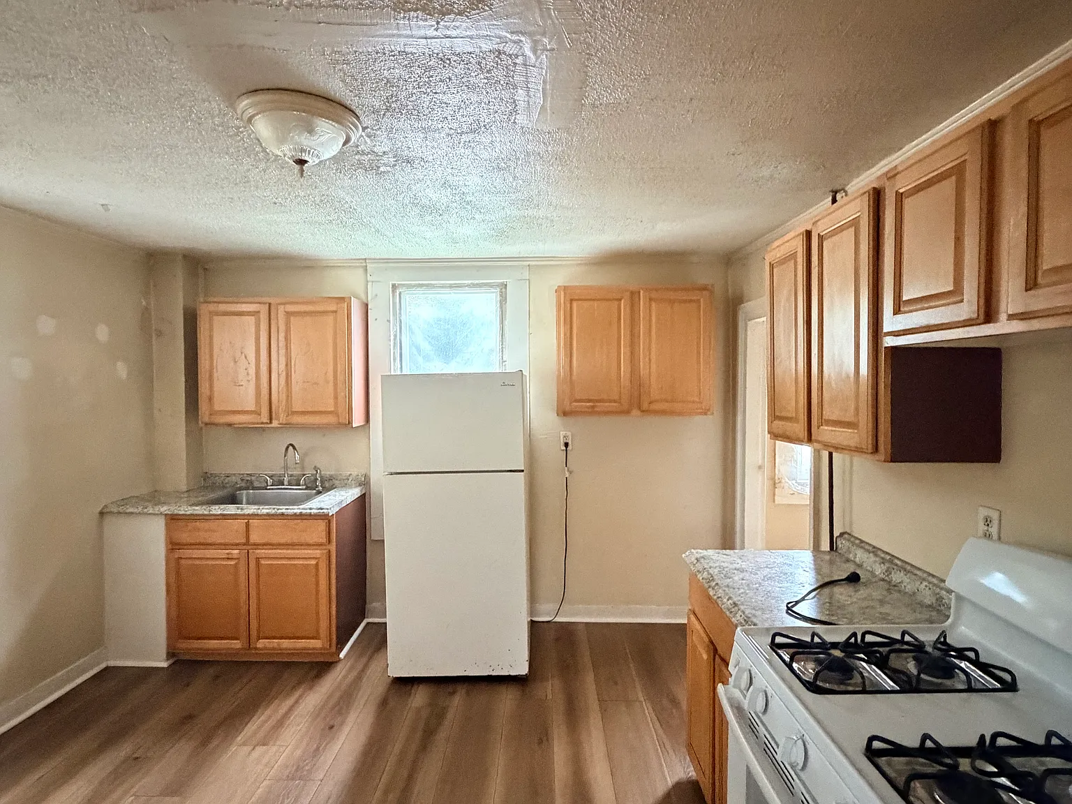3 bed, $1,750 — Photo 2