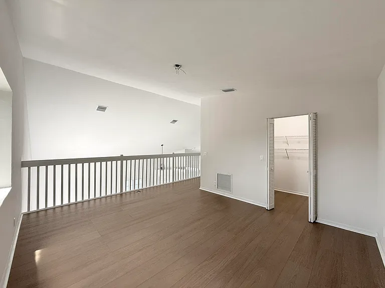 21440 Millbrook Ct — Photo 11