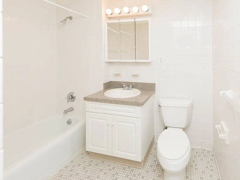Lakewood Apartments — Photo 7