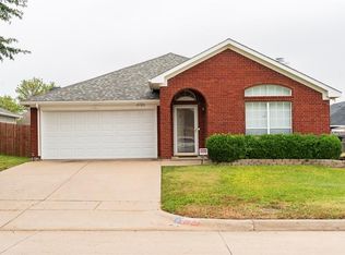 3725 Cove Meadow Ln, Fort Worth, TX 76123