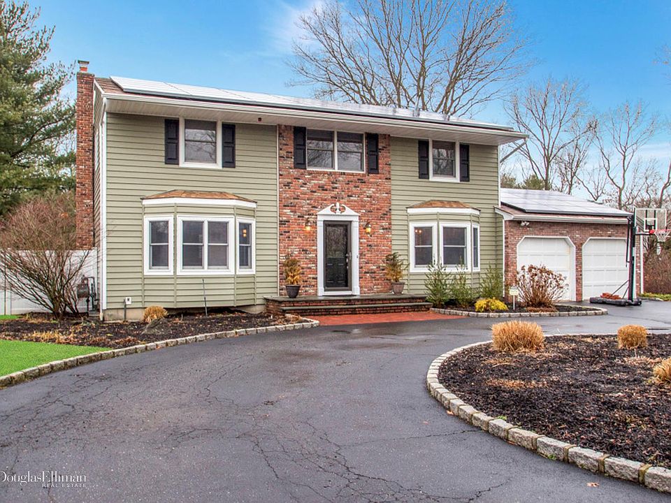 1st image of 136 Ledgewood Dr