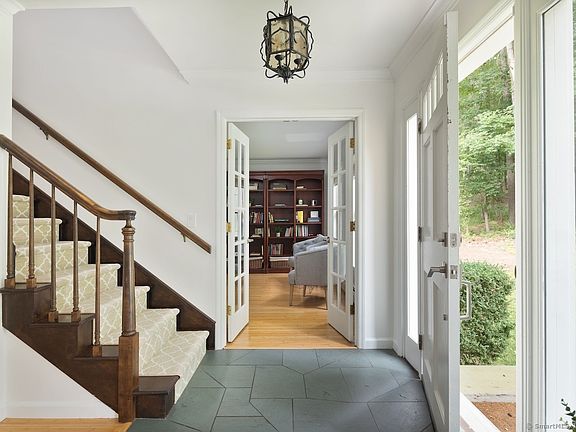 3rd image of 32 Burton Rd