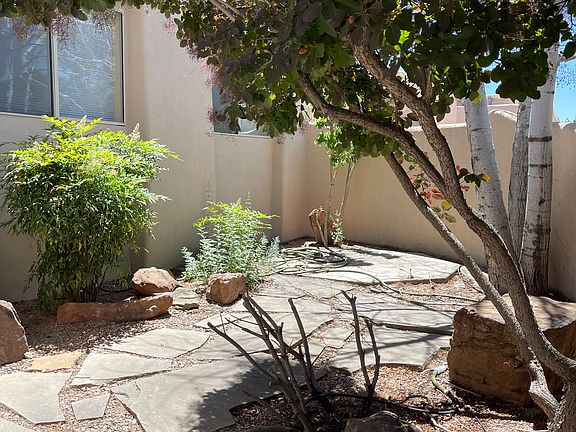 front yard courtyard