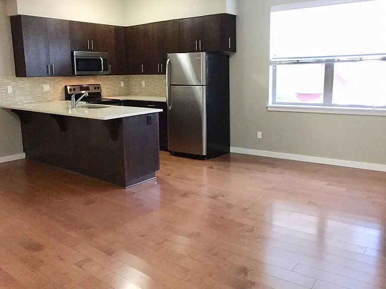 460 NE Simpson St — Photo 2