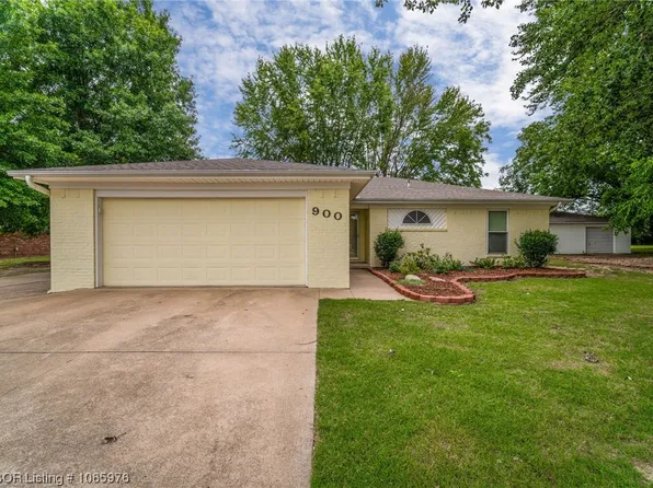 900 SW 3rd St, Spiro, OK 74959