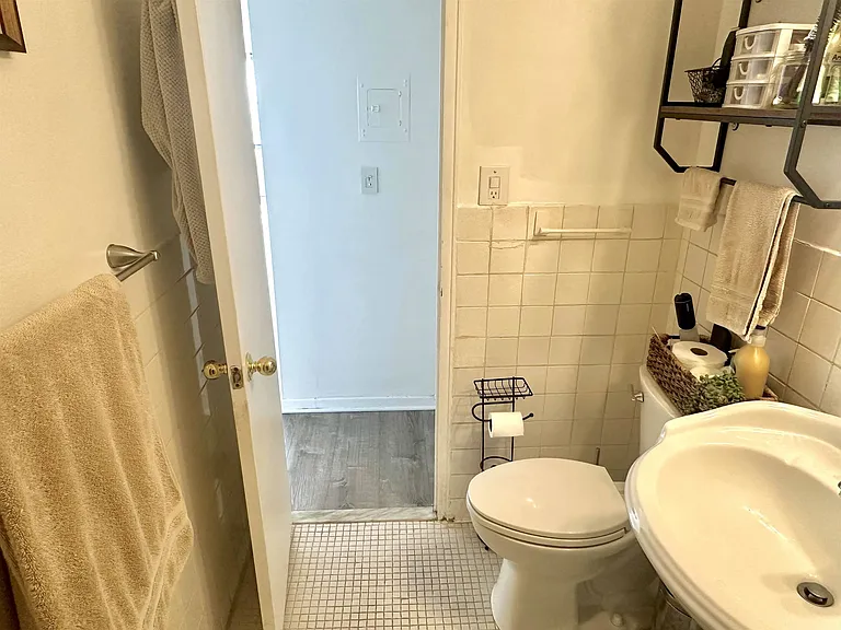 201 Saint Pauls Ave #10T — Photo 8