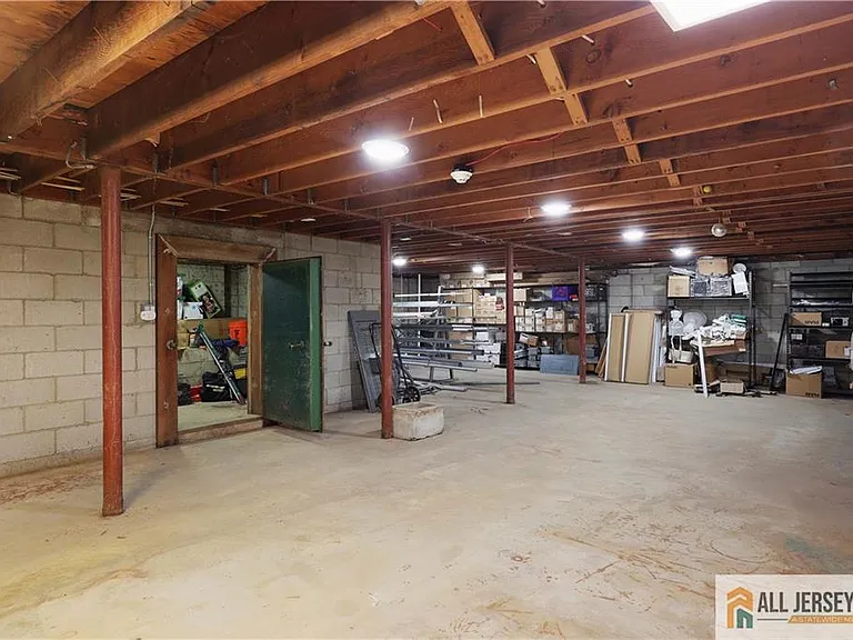 215 Washington Rd — Photo 28