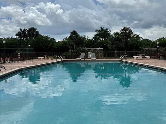 2nd image of 6950 Miami Gardens Dr #2-226