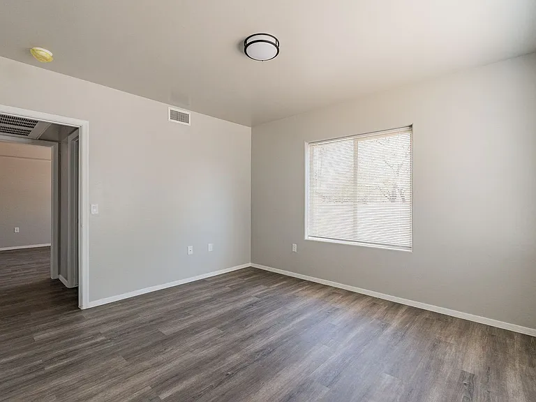 Bellevue Apartments — Photo 12