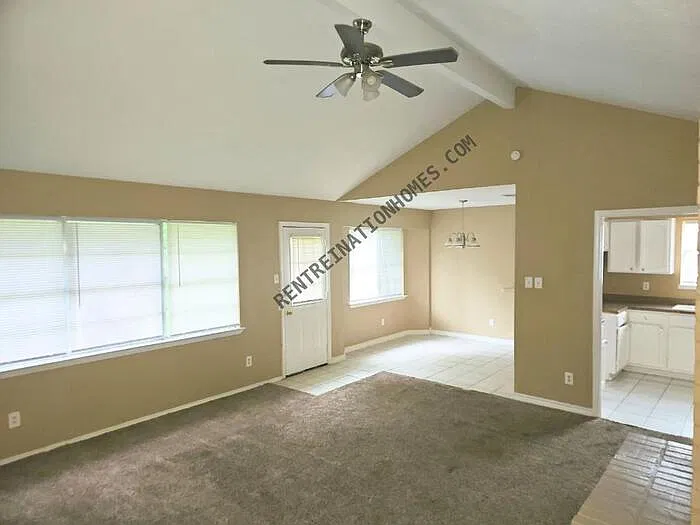4 bed, 2.0 bath, 1427 sqft, $1,695 — Photo 2