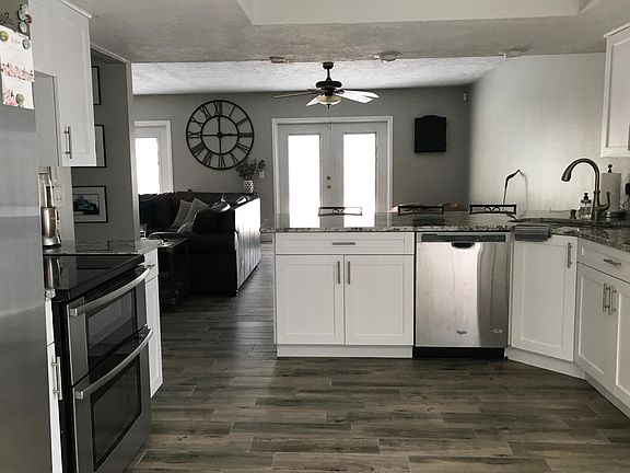3rd image of 3588 Lake Breeze Dr