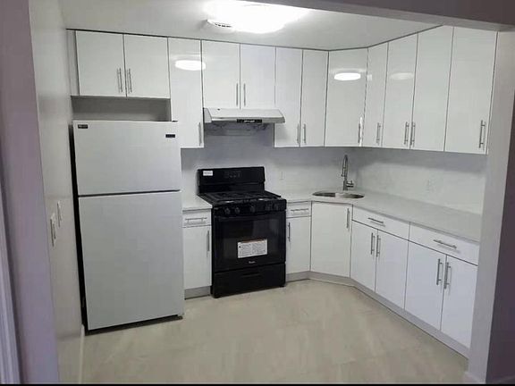2nd image of 2526 Parsons Blvd Floor 3