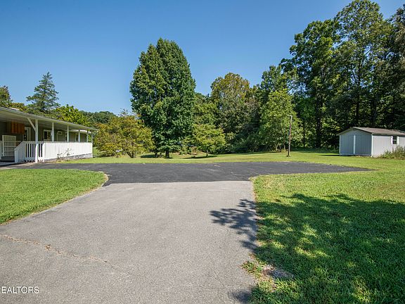 5th image of 940 Riley Dr