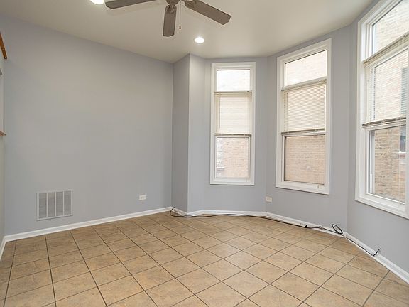 2nd image of 1044 W Belmont Ave #1