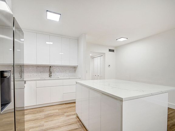 5th image of 2878 Donnelly Drive #105
