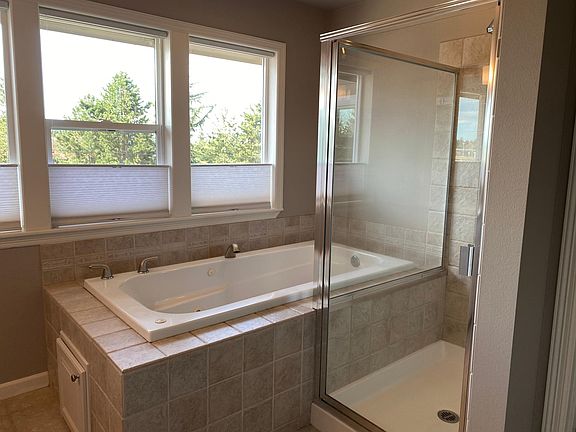 3rd image of 4040 Lake Washington Blvd SE