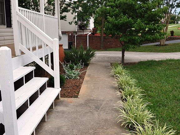 3rd image of 201 Farley Branch Dr
