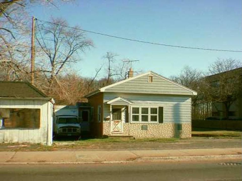 2nd image of 1052 St George Ave