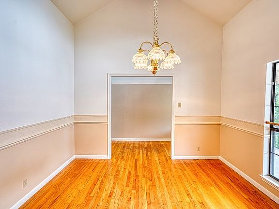 5th image of 1209 Mary Frances St