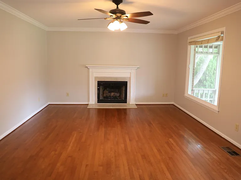 10033 Willow Cove Rd SE — Photo 5
