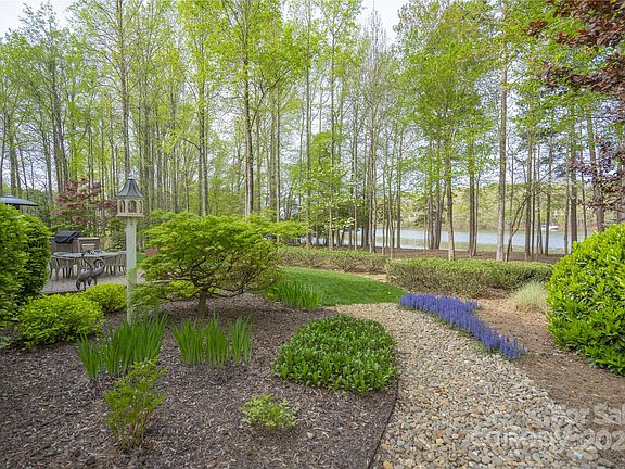 5th image of 716 Scout Rd