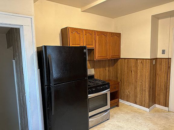 4 BR Apt Kitchen