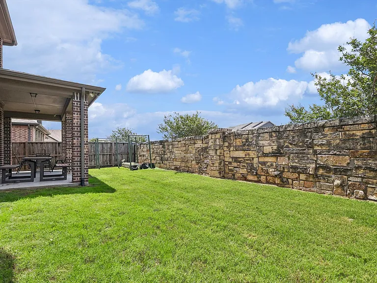 5012 Engleswood Trl — Photo 29