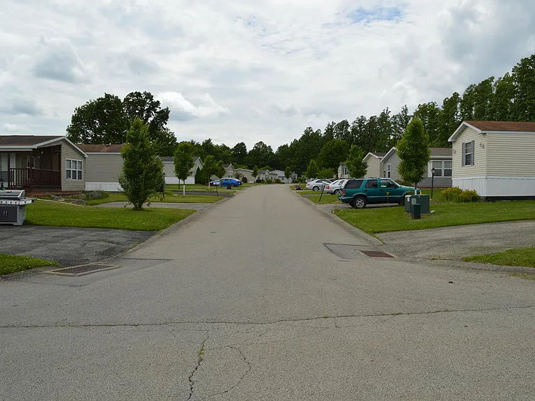 Wellington Estates — Photo 32