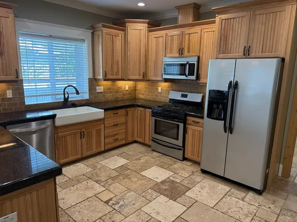 414 W Oak St, Lodi, CA 95240