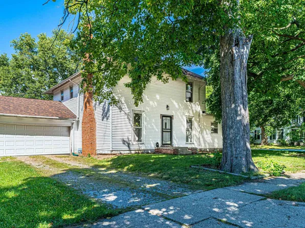 429 N McLean St, Lincoln, IL 62656