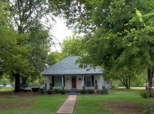 233 S Maple St, Oologah, OK 74053