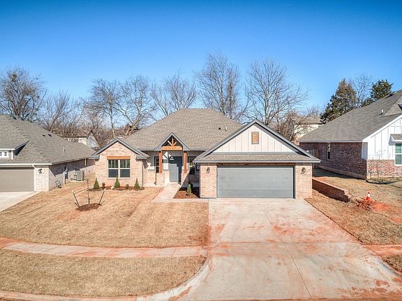 3rd image of 1011 Magnolia Dr