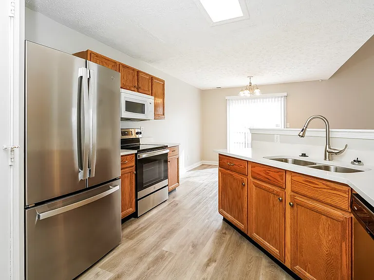 4487 Connaught East Dr — Photo 9
