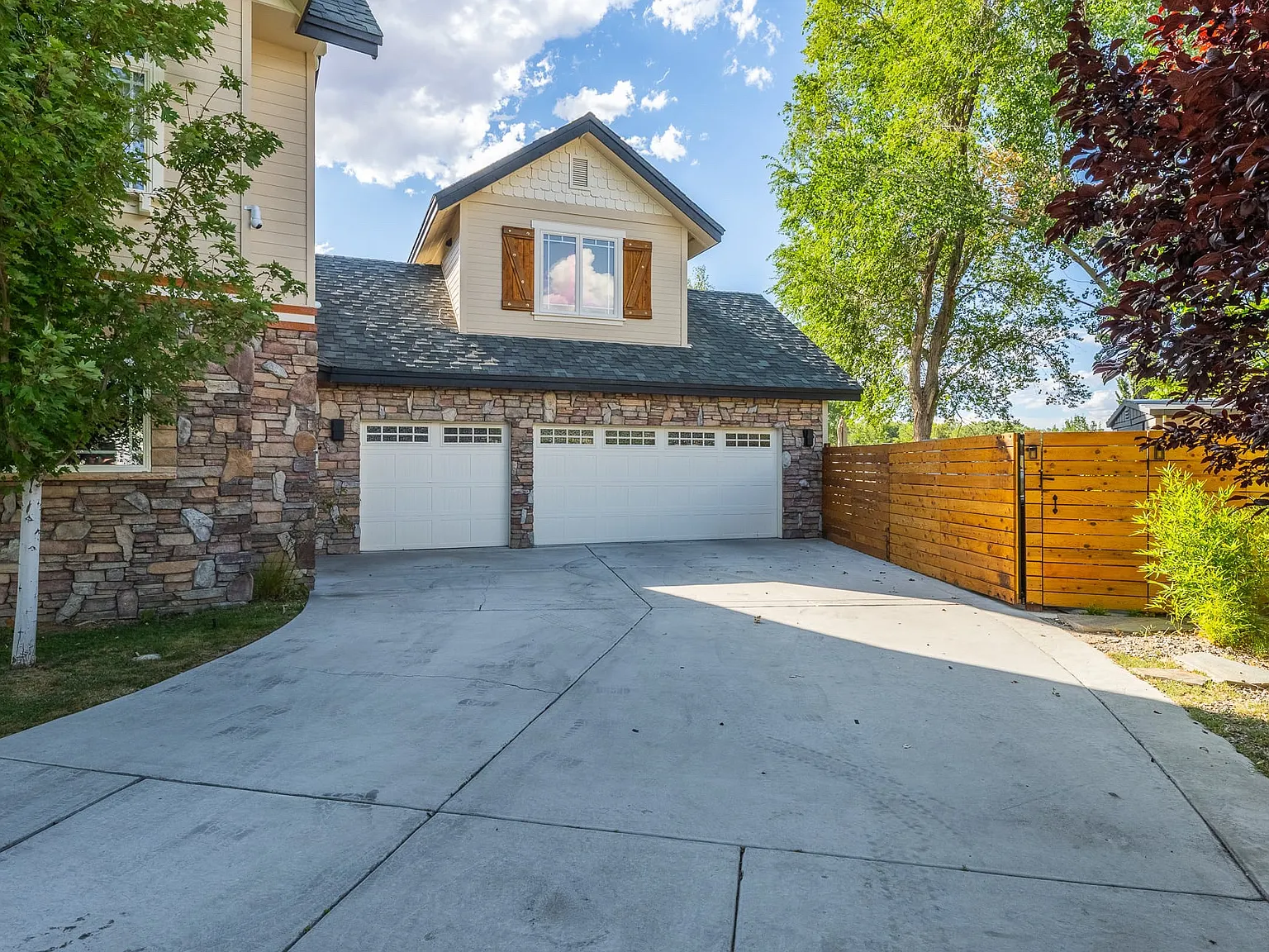4 bed, 3000 sqft, $4,500 — Photo 2