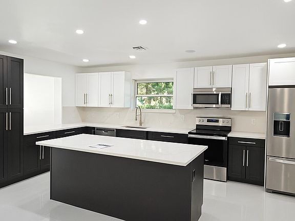 4th image of 1124 Yale Drive