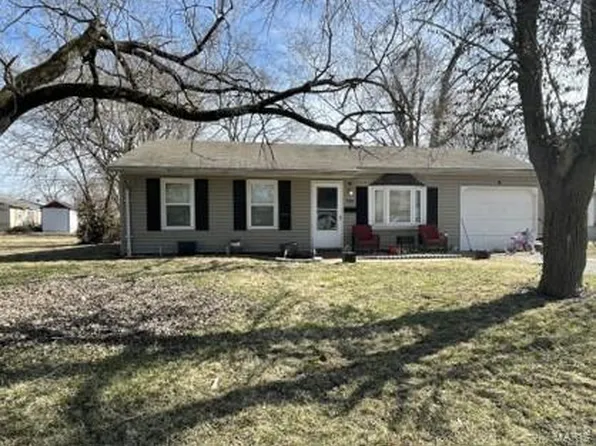 704 Saint Maud Dr, Cahokia, IL 62206