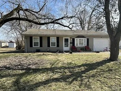 704 Saint Maud Dr photo 1
