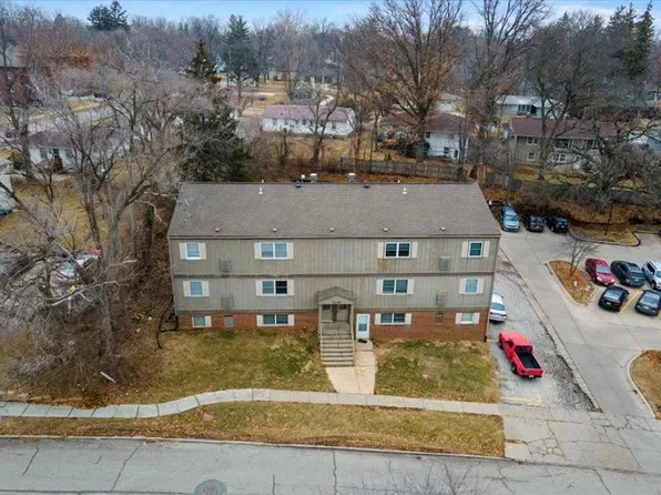 1124 Oakcrest St, Iowa City, IA 52246