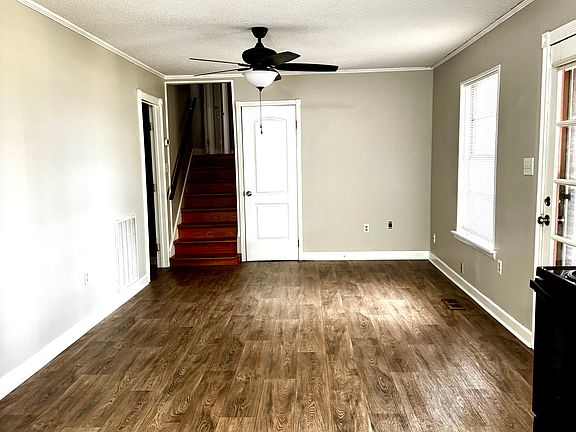 4th image of 9202 Valley Ln SE