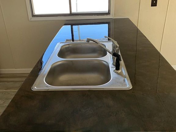 Sink / counter