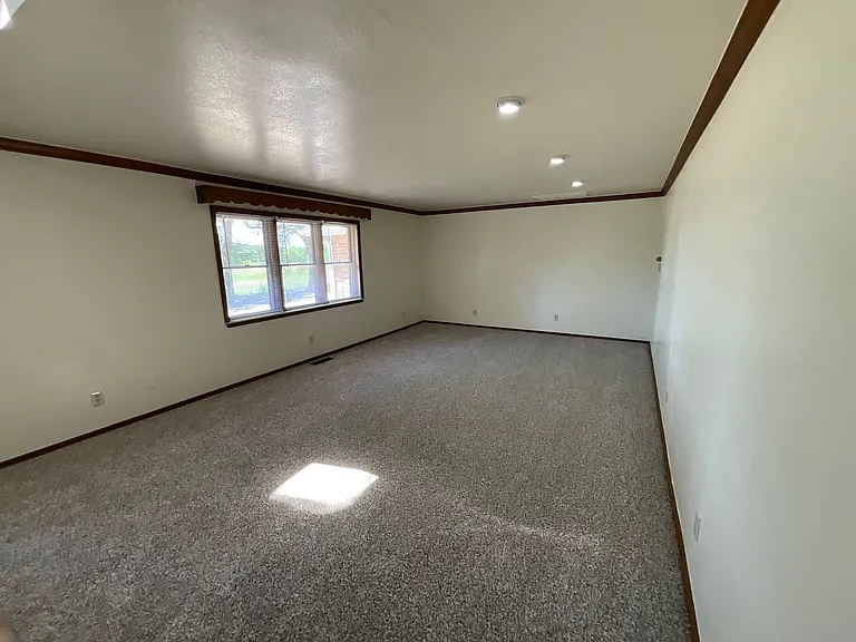 2750 N Midwest Blvd — Photo 25