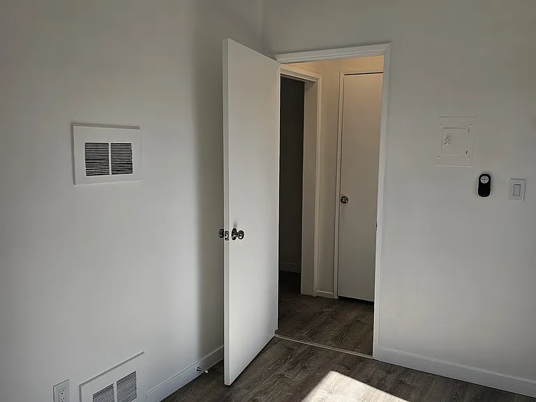 Bedroom/Hallway