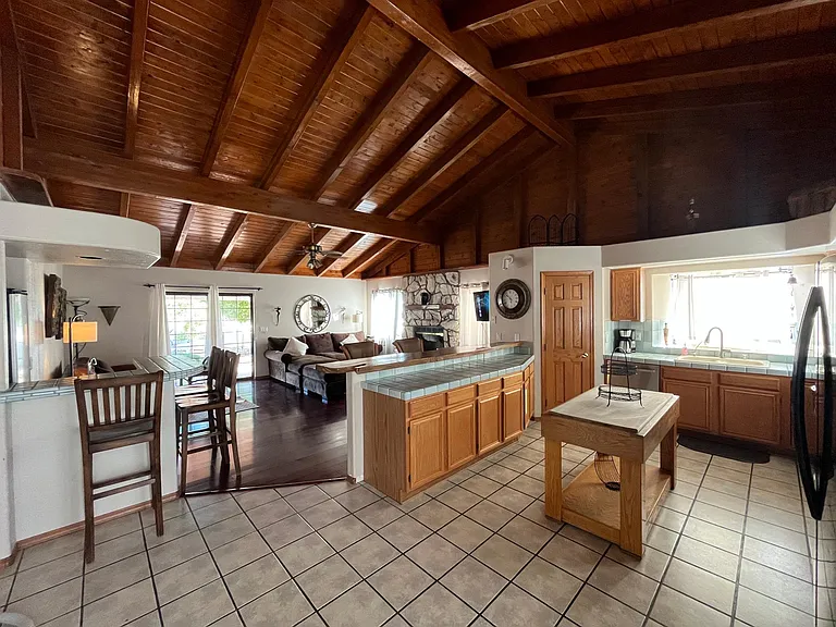 2760 Inverness Dr — Photo 4