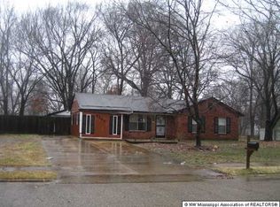 6595 Ridgewood Rd, Horn Lake, MS 38637