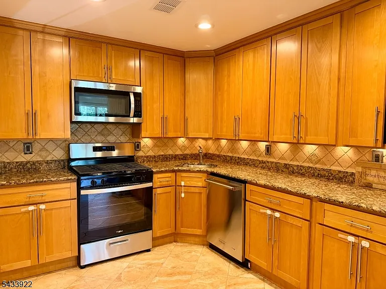 196 Sapphire Ln — Photo 7