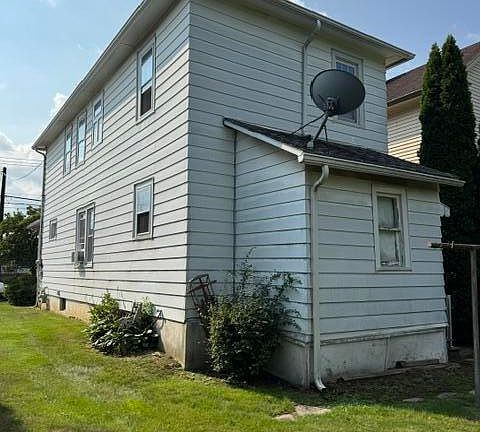 2nd image of 1492 Murray St
