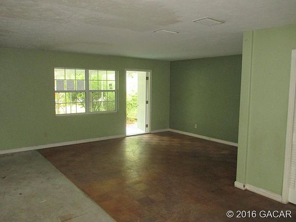 4th image of 1016 NE 20th Pl